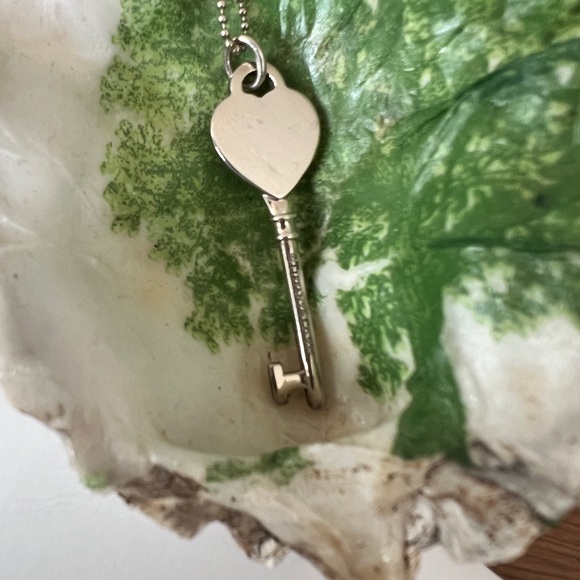 Authentic Silver Heart-Shaped “Please Return to Tiffany & Co.” Key w/18” Chain - Picture 4 of 7